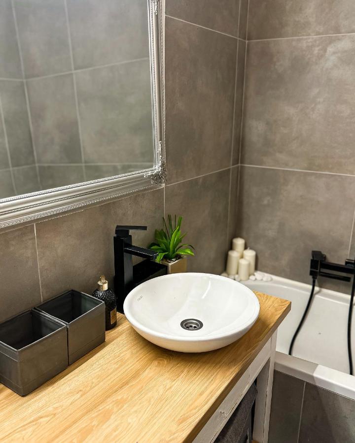 Urban Studio With Private Garden Near Andrassy Budapest Ngoại thất bức ảnh