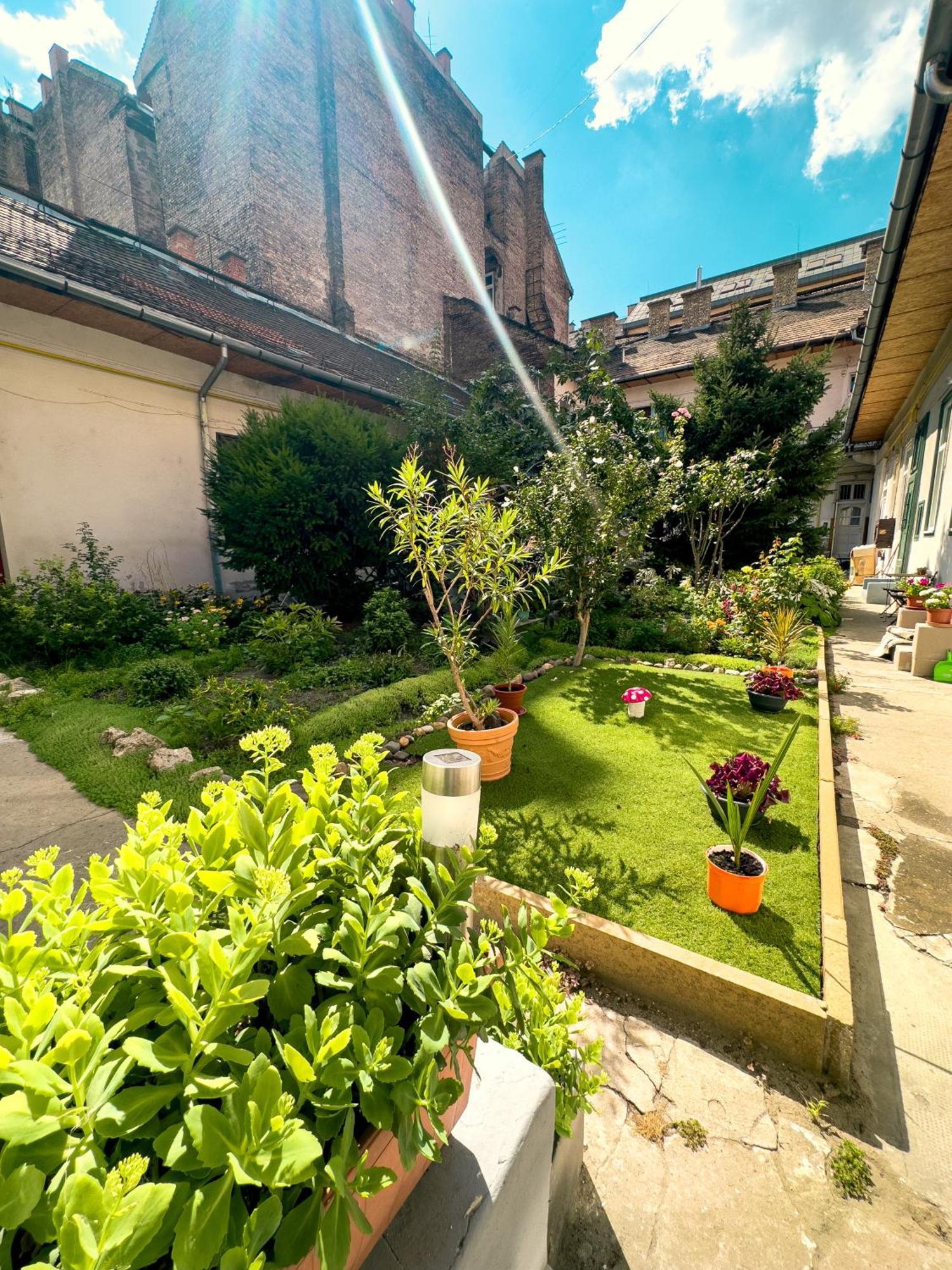 Urban Studio With Private Garden Near Andrassy Budapest Ngoại thất bức ảnh